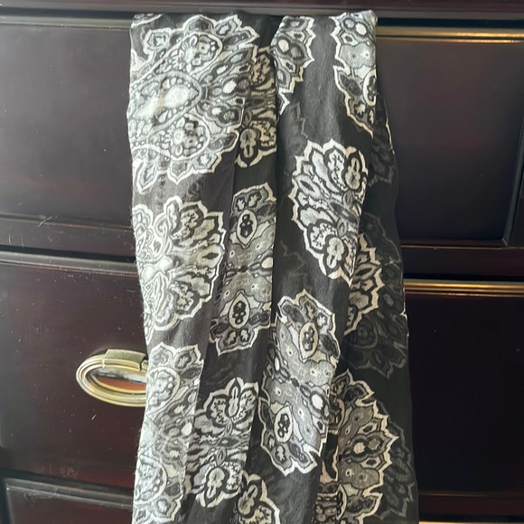 Charming Charlie scarf - Picture 1 of 3